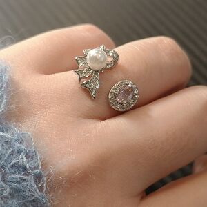 Elegant Silver and Pearl Bow Ring